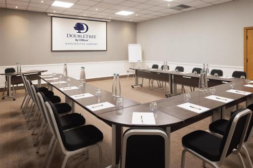 Zona business o sala conferenze di DoubleTree by Hilton Manchester Airport