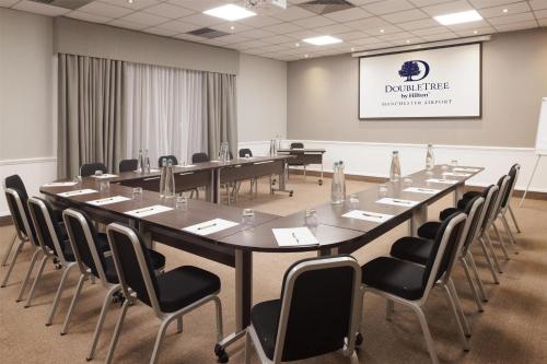 Zona business o sala conferenze di DoubleTree by Hilton Manchester Airport