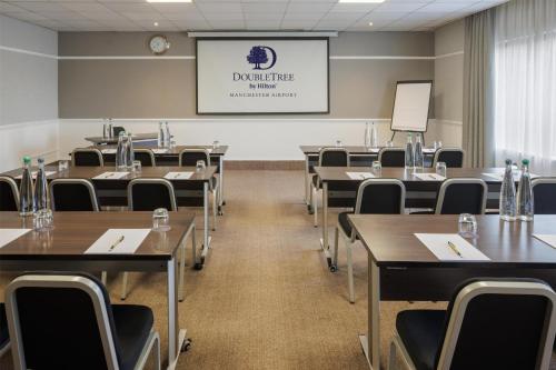 Zona business o sala conferenze di DoubleTree by Hilton Manchester Airport