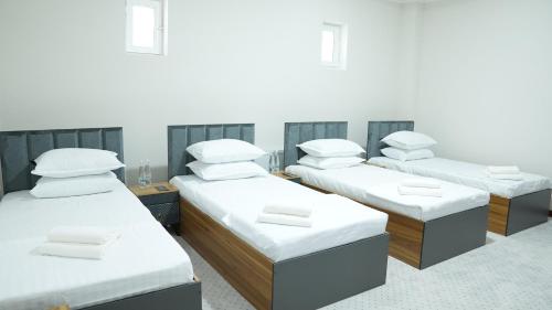 Кровать или кровати в номере Bmb Village Jizzakh Hotel