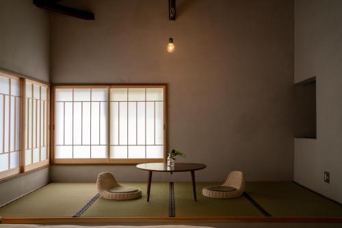 a room with a table and chairs and windows at Ebisuya / Vacation STAY 5851 in Kofu