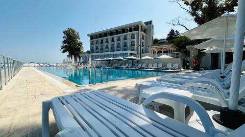 Bazén v ubytování Saklıkoy Resort Otel nebo v jeho okolí