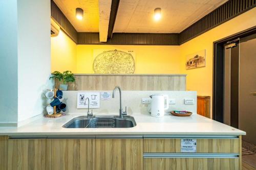 Kuchyň nebo kuchyňský kout v ubytování 小城門 親子寵物包棟民宿 City Door Family and Pet-Friendly Entire Home