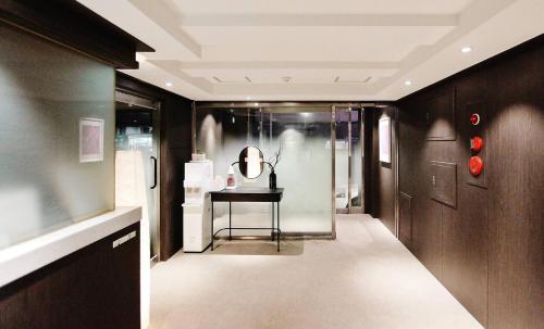 a hallway with a table and a mirror in a room at 필링모텔 스테이 