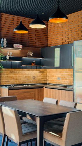 a dining room with a table and chairs in a kitchen at جوهرة الرستاق السياحية in Far‘