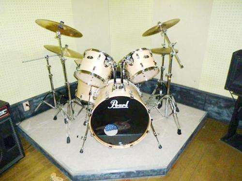 a drum set on top of a table at olive no sato vingh four eyes shodoshima - Vacation STAY 85255 in Kusakabe