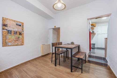 a dining room with a table and chairs at Alicia's House in Granada