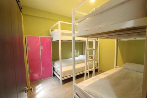 a bunk bed room with two bunk beds in it at Heyyo Hostel in Hualien City