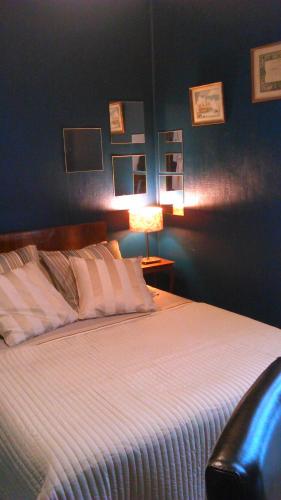 Ένα ή περισσότερα κρεβάτια σε δωμάτιο στο Chambre d'hôtes La Maison du Neuilly