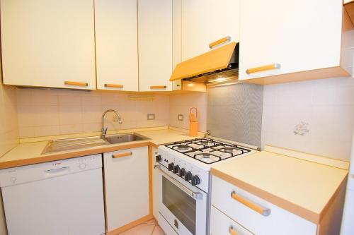 Dapur atau dapur kecil di Xenia - 3rooms apt in Via Nazionale 93