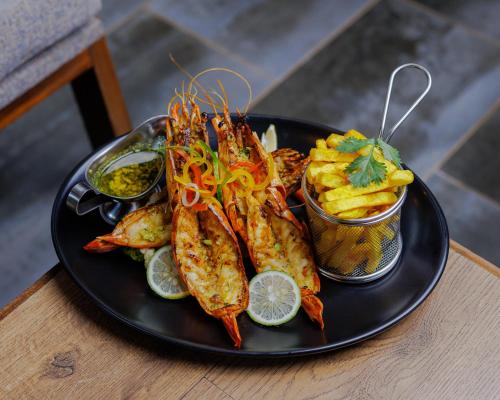 Makanan di atau berdekatan hotel