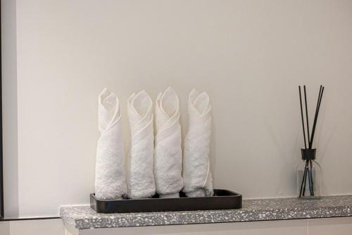 a group of white towels sitting on a counter at Luxury 3BR Palm Views at Emaar Beachfront in Dubai