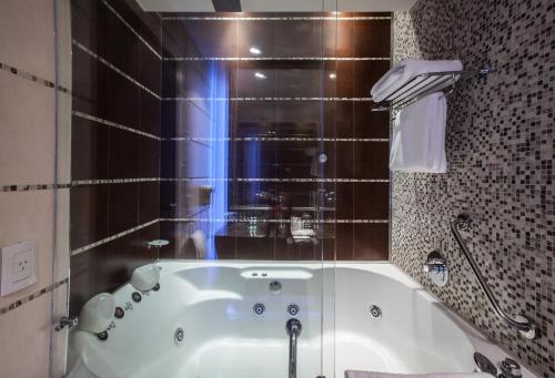 Los Silos Hotel tesisinde bir banyo