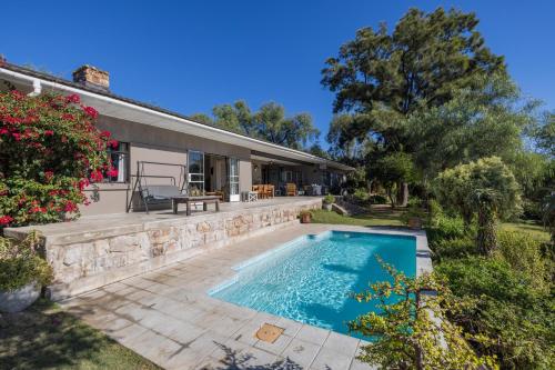Πισίνα στο ή κοντά στο Tygerfontein Safari Villa