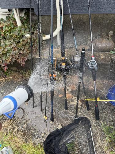 a water hose being used to irrigate a garden at 一棟貸し宿 ｍａｉｃｃａ in Numazu