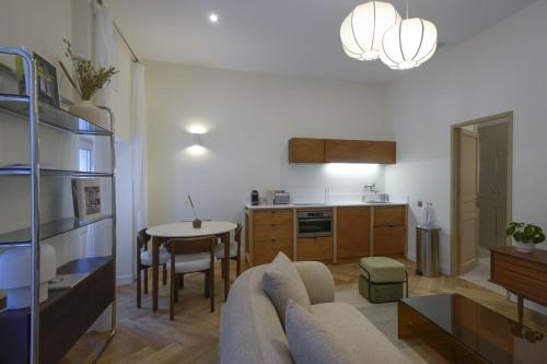 Bright apartment in the heart of Endoume