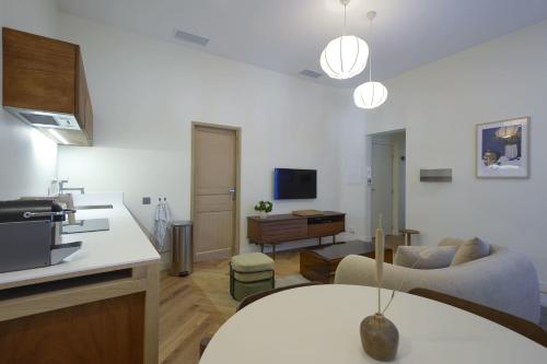 Bright apartment in the heart of Endoume