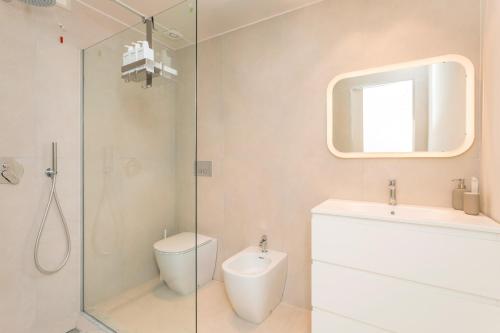 a bathroom with a shower and a toilet and a sink at Spazio Pardo in Catania