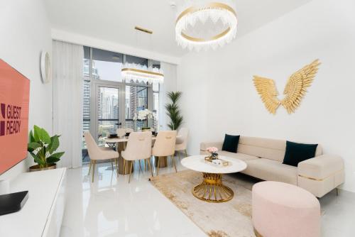 GuestReady - Fabulous home with Marina Canal views