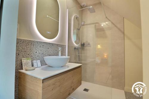 a bathroom with a bowl sink and a shower at Le jardin de quercus in Bazouges-la-Pérouse