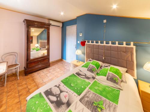 Holiday Home - Entre Gaume et Ardenneにあるベッド