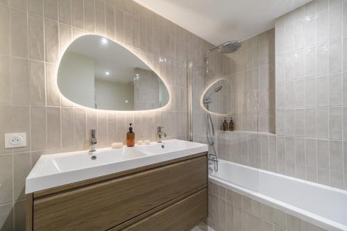 Ένα μπάνιο στο Duplex Jardin – Gîte des 4 Lions