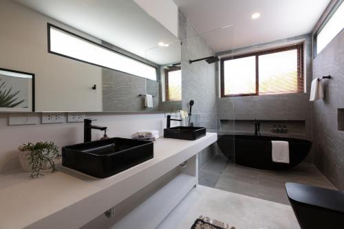 a bathroom with a black sink and a tub at Luxury 5br Villa Private Pool Free Breakfast in Koh Samui 