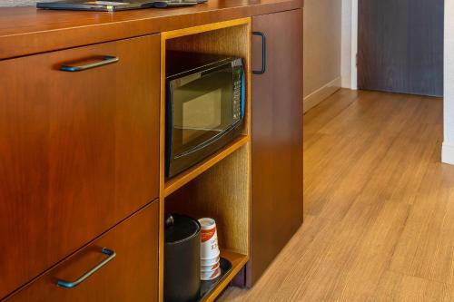 Η κουζίνα ή μικρή κουζίνα στο Comfort Inn