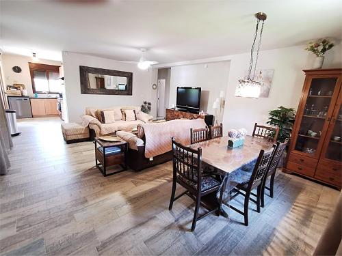 a living room with a table and a couch at Villa Casa Segunda in Lliria