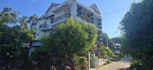 Κήπος έξω από το Hùng Cúc homestay