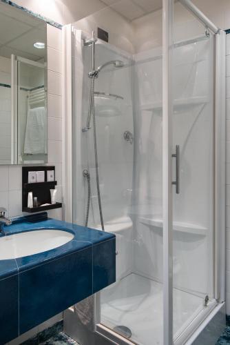 a bathroom with a shower and a sink at Park Hotel Ripaverde in Borgo San Lorenzo