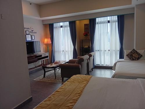 a hotel room with a bed and a living room at Fantastic appartment at times square Kuala Lumpur in Kuala Lumpur