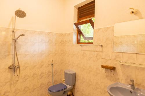 Koupelna v ubytování Prana Hotel Ahangama