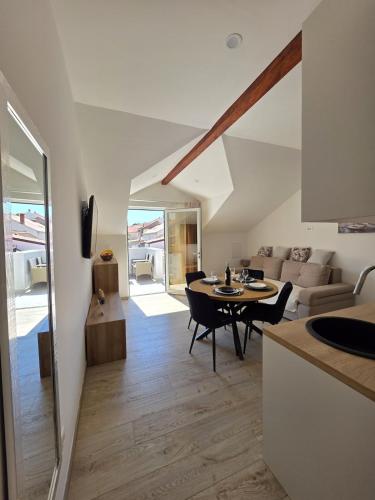 Sea View Penthouse Terrace and balkon