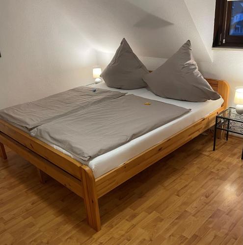 Postel nebo postele na pokoji v ubytování Zum Seeweiher