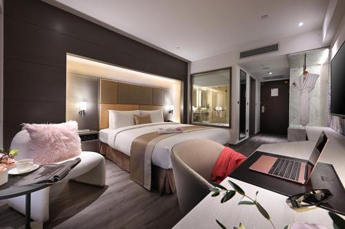 Katil atau katil-katil dalam bilik di Park Taipei Hotel