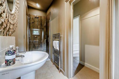 Ένα μπάνιο στο 6 Bed in Cowlinge oc-b32762