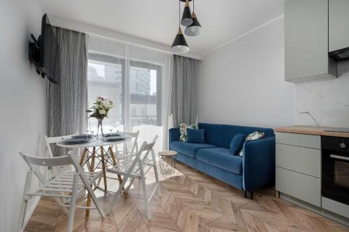 Foto Tasteful Apartment Near Centennial Hall by Noclegi Renters 1