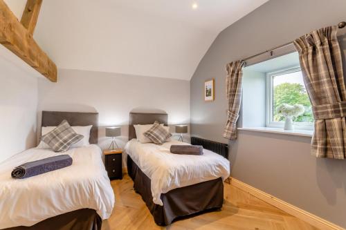 Postel nebo postele na pokoji v ubytování 2 Bed in Summerbridge oc-o32940