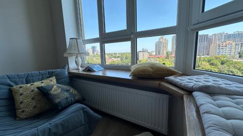 O zonă de relaxare la Sunny Apartment