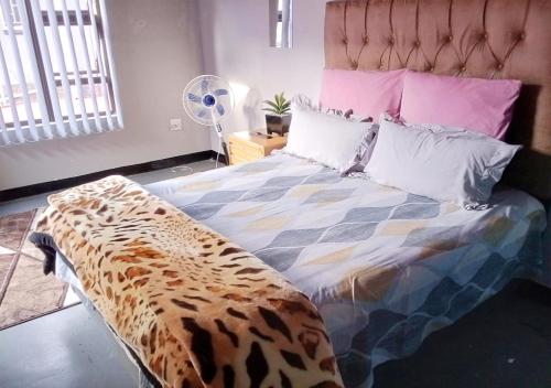 Cama o camas de una habitación en Nsk Guest House Alberton