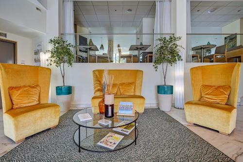 Un lugar para sentarse en Best Western Sévan Parc Hôtel