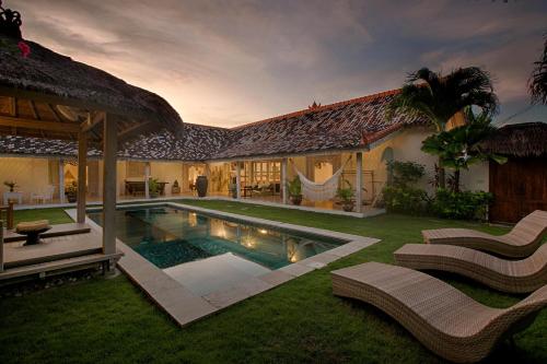 a house with a swimming pool in the yard at Villas Shiva, Cahaya & Bulan Complex - Bingin, Uluwatu in Uluwatu