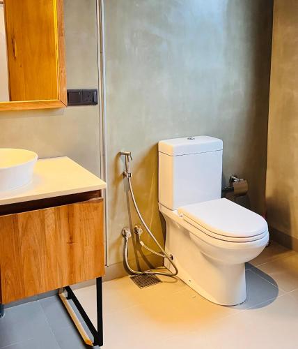 a bathroom with a toilet and a sink at Azenya Nuwara Eliya in Nuwara Eliya