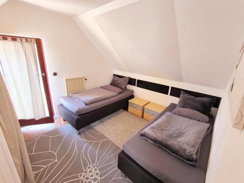 Ruang duduk di Vieja Casita de huespedes con Escaleras