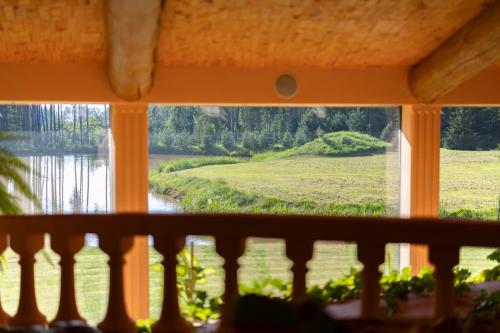 Aed väljaspool majutusasutust Las Ainavas, guest house with 5 spacious rooms, pool and sauna