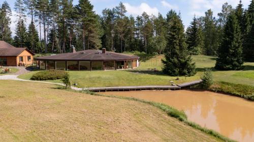 Loodusmaastik puhkemaja lähedal