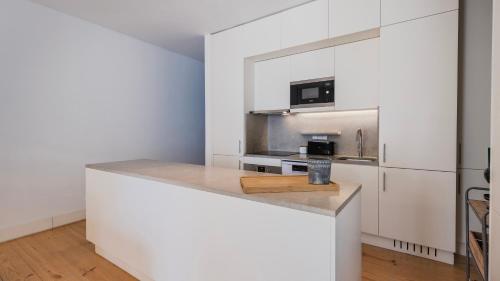 Charming 2BDR Santos Apartment by LovelyStay