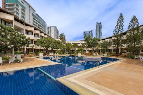 an image of a swimming pool at a hotel at Hotel Tropicana Pattaya in Pattaya