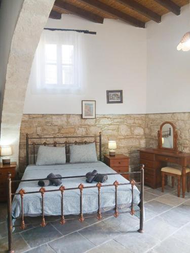 Traditional Cozy Retreat